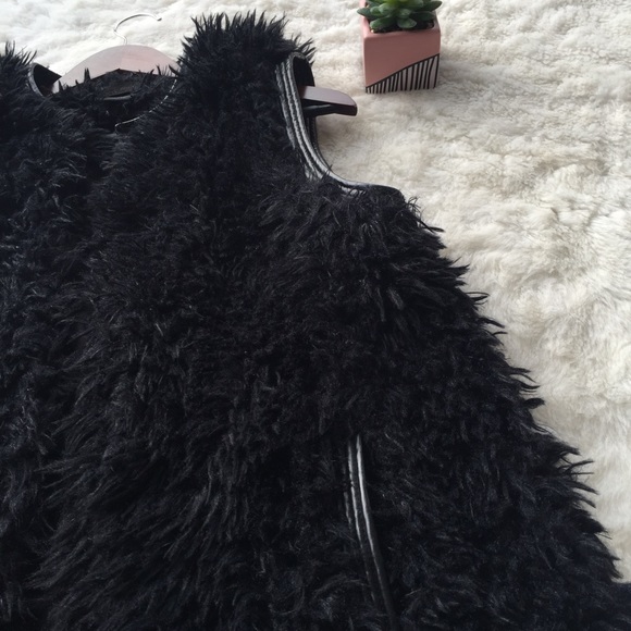 Sam Edelman Black Faux Fur Vest - Picture 4 of 8